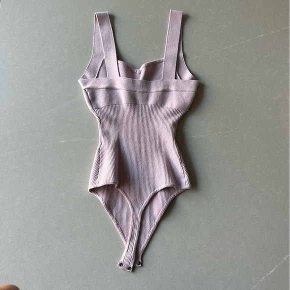 *Never Worn* Abercrombie & Fitch Ribbed V Neck Knit Bodysuit | Size S | Lavendar - Picture 2 of 2